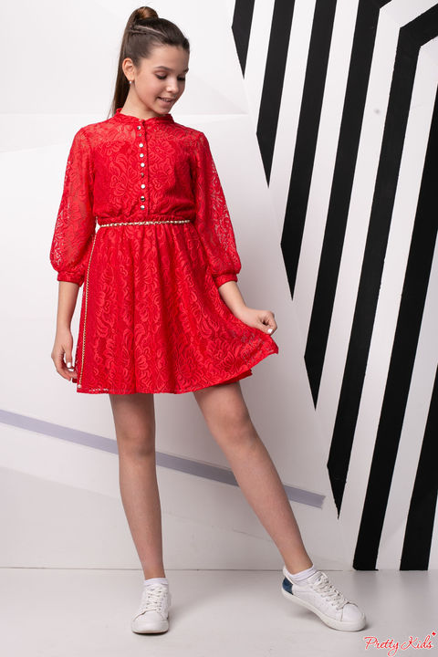 Гіпюрова сукня на ґудзиках з поясом