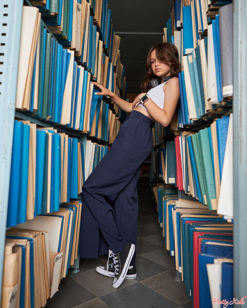 Широкі штани з розрізами збоку 